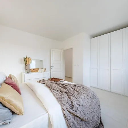 Dimora Solaris 6, Emma Ugento