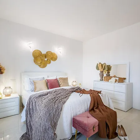 Dimora Solaris 6, Emma