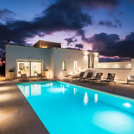 Dimora Solaris 6, Emma וילה