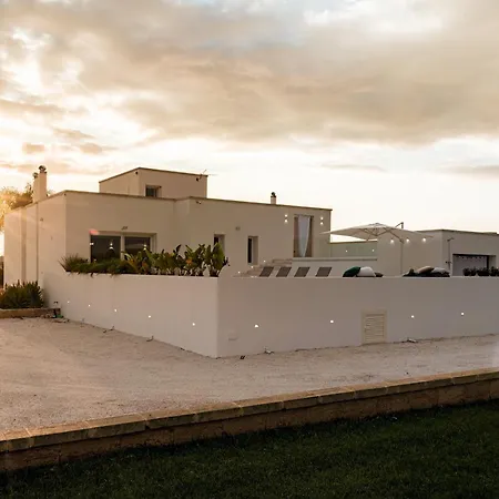 Dimora Solaris 6, Emma Villa Ugento