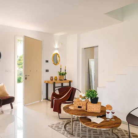 Villa Dimora Solaris 6, Emma