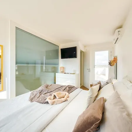 Dimora Solaris 6, Emma Ugento