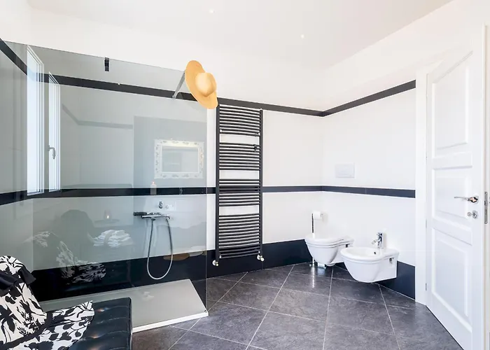 Dimora Solaris 6, Emma Villa