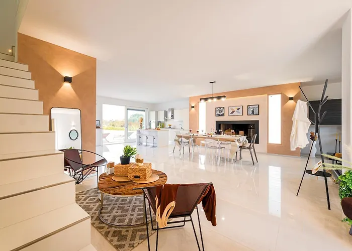 Dimora Solaris 6, Emma Villa *