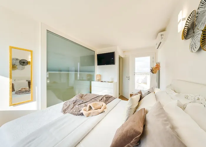 Dimora Solaris 6, Emma Ugento